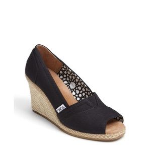 TOMS Calypso black canvas wedges
